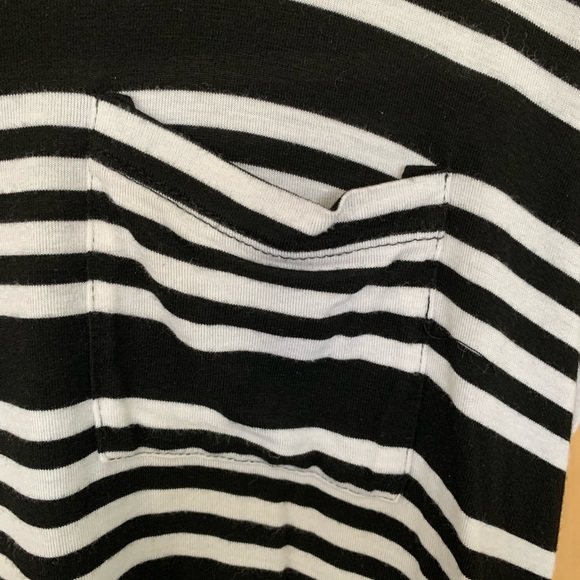 Fun & Flattering Stripped Blouse 🔲 - Picture 2 of 6